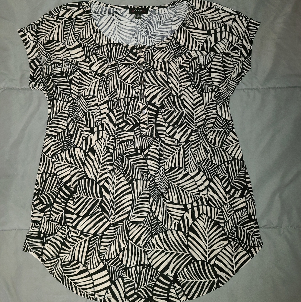 🌻 Donating Soon 🌻 | Black and white women's blouse size small - Picture 5 of 8